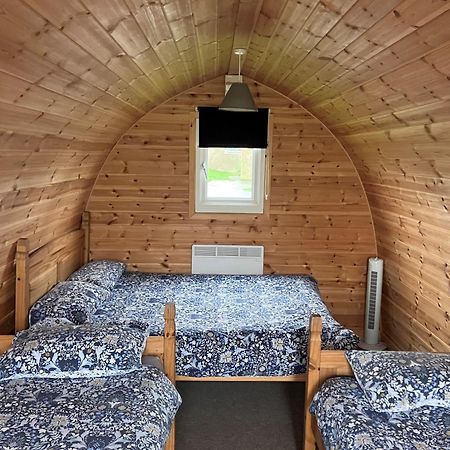 Gateway Glamping Pods Hotel Llanelli Bagian luar foto