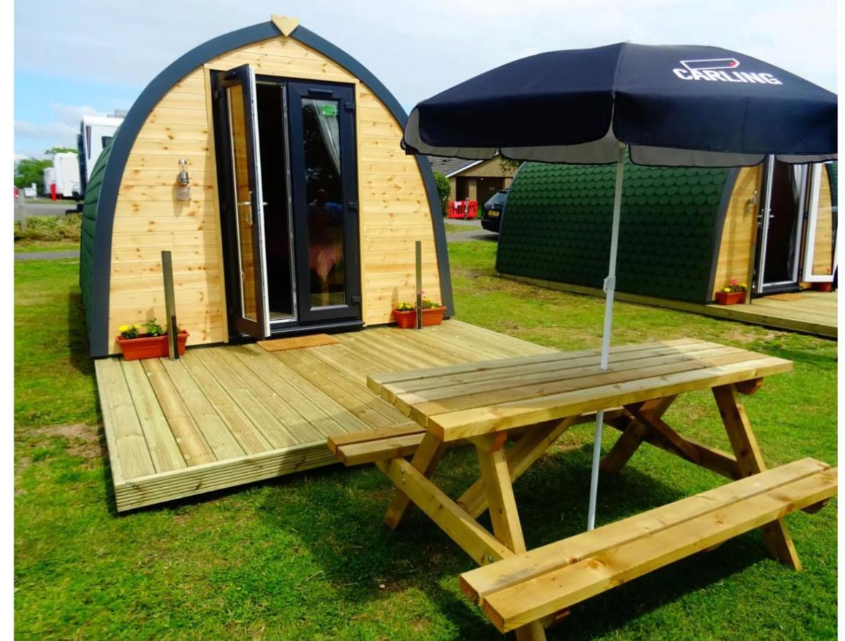 Gateway Glamping Pods Hotel Llanelli Bagian luar foto