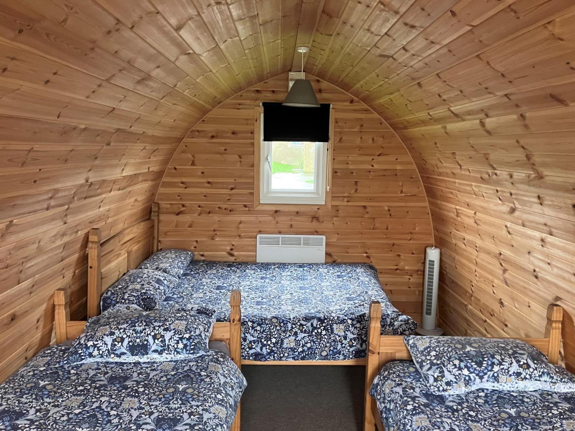 Gateway Glamping Pods Hotel Llanelli Bagian luar foto